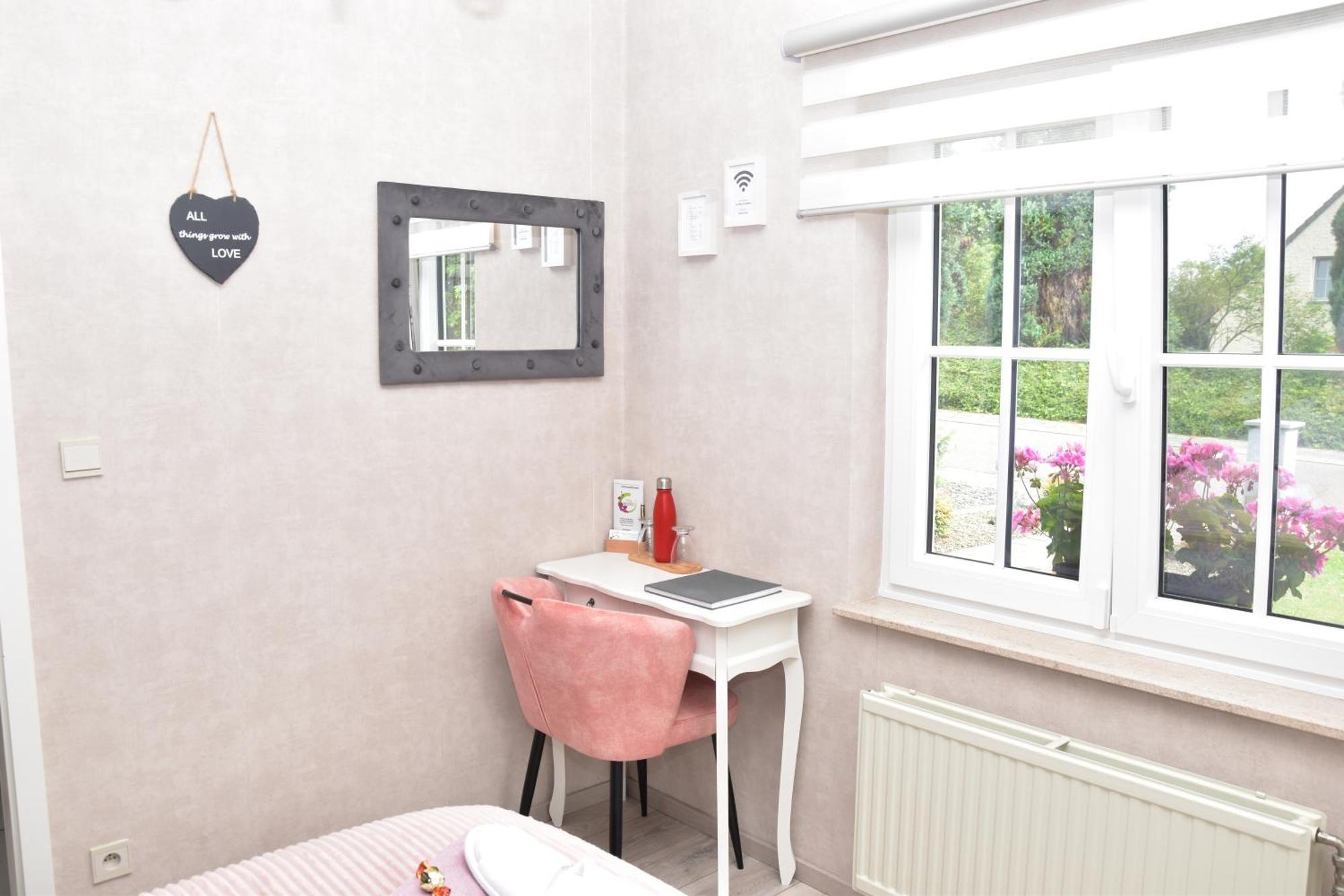 B&B La Villa Orchidees, Breakfast Included Bassenge Dış mekan fotoğraf